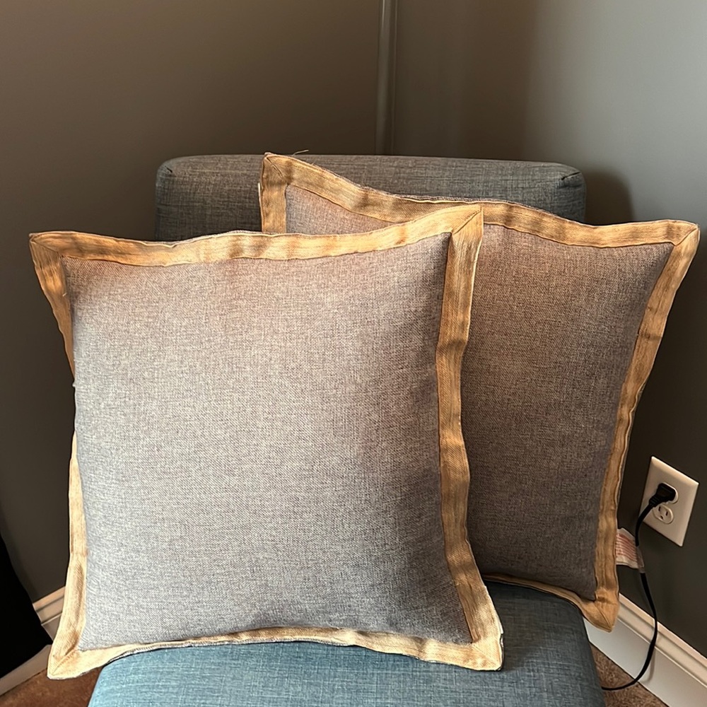 Throw pillows grey/tan